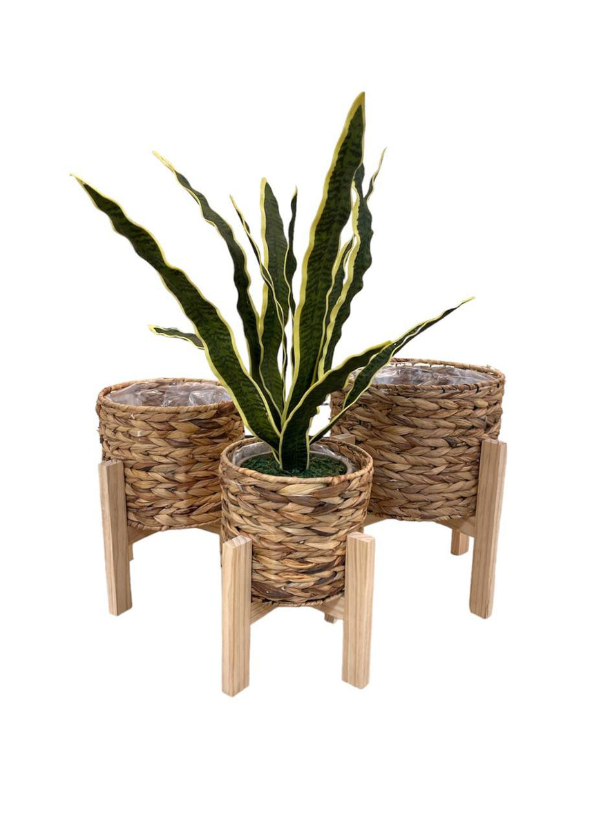 Hyacinth Straw Basket With Wooden Stand – Mingsing Flowers